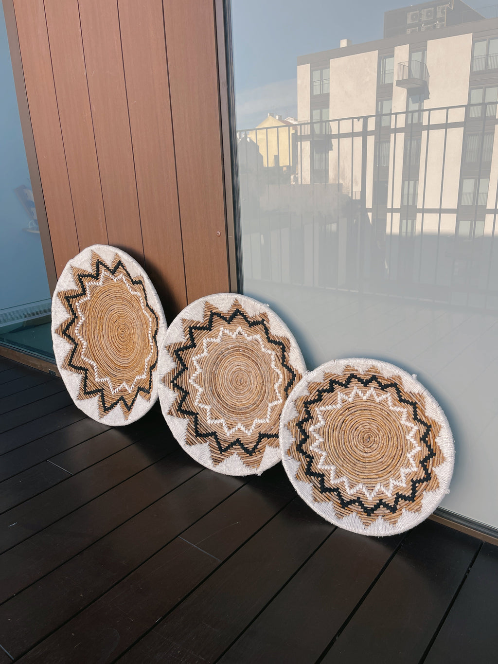 Pandawa White Pattern Wall Plate