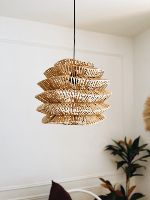 Abajur em Rattan Akrema