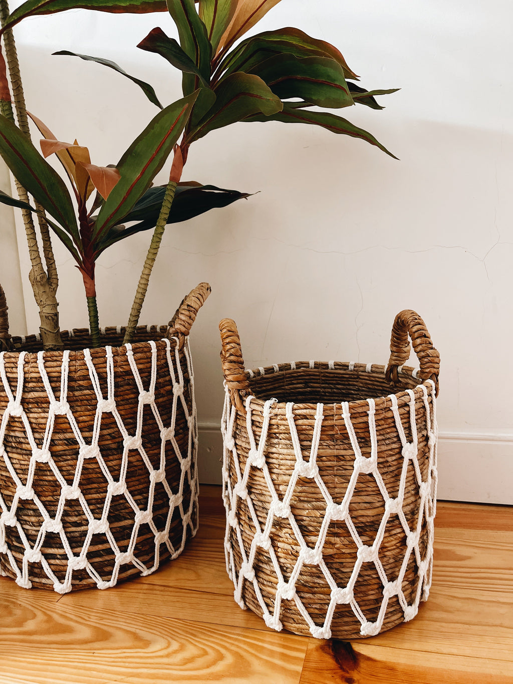 Cabalaki Basket White Pattern