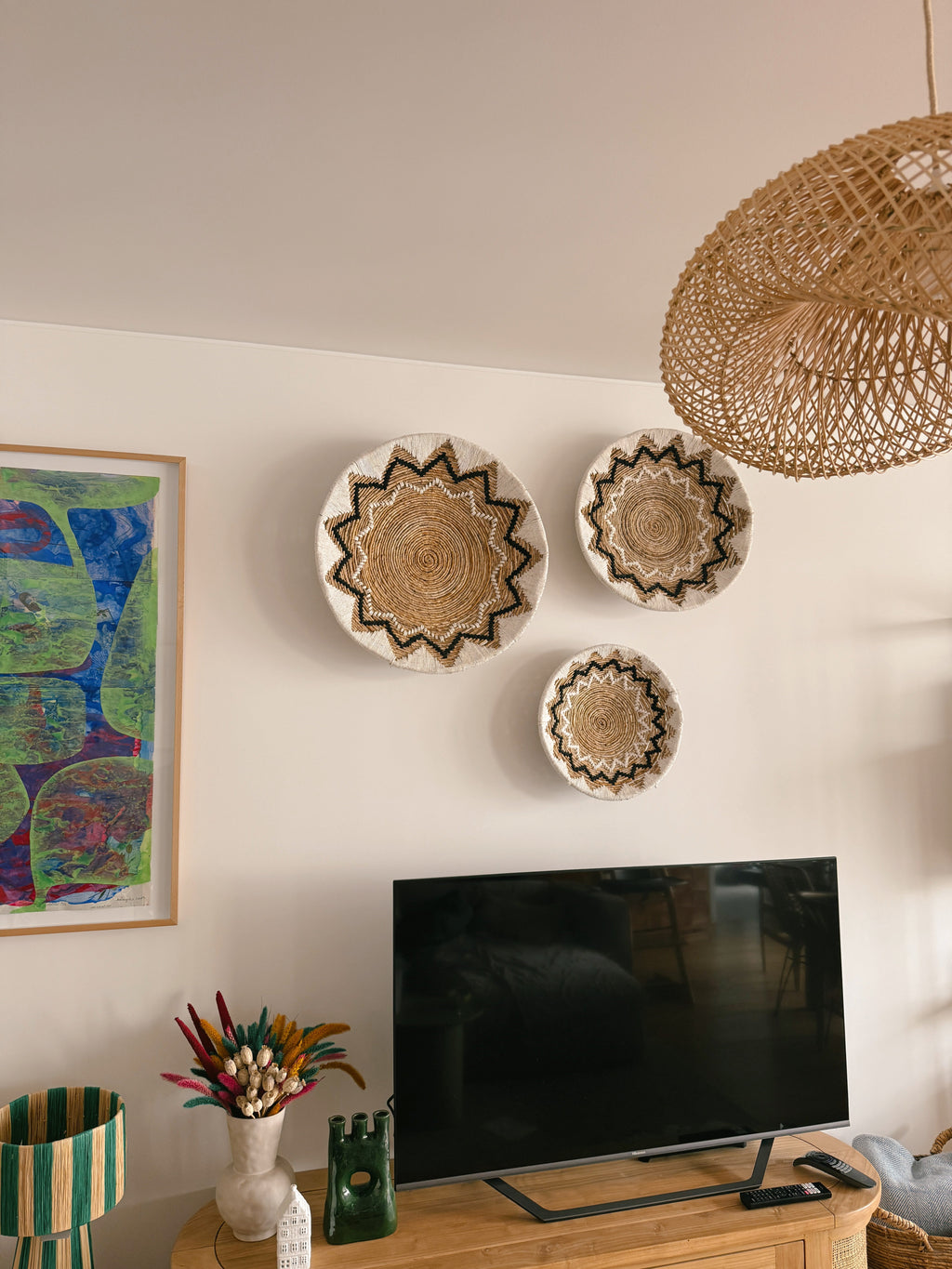 Pandawa White Pattern Wall Plate