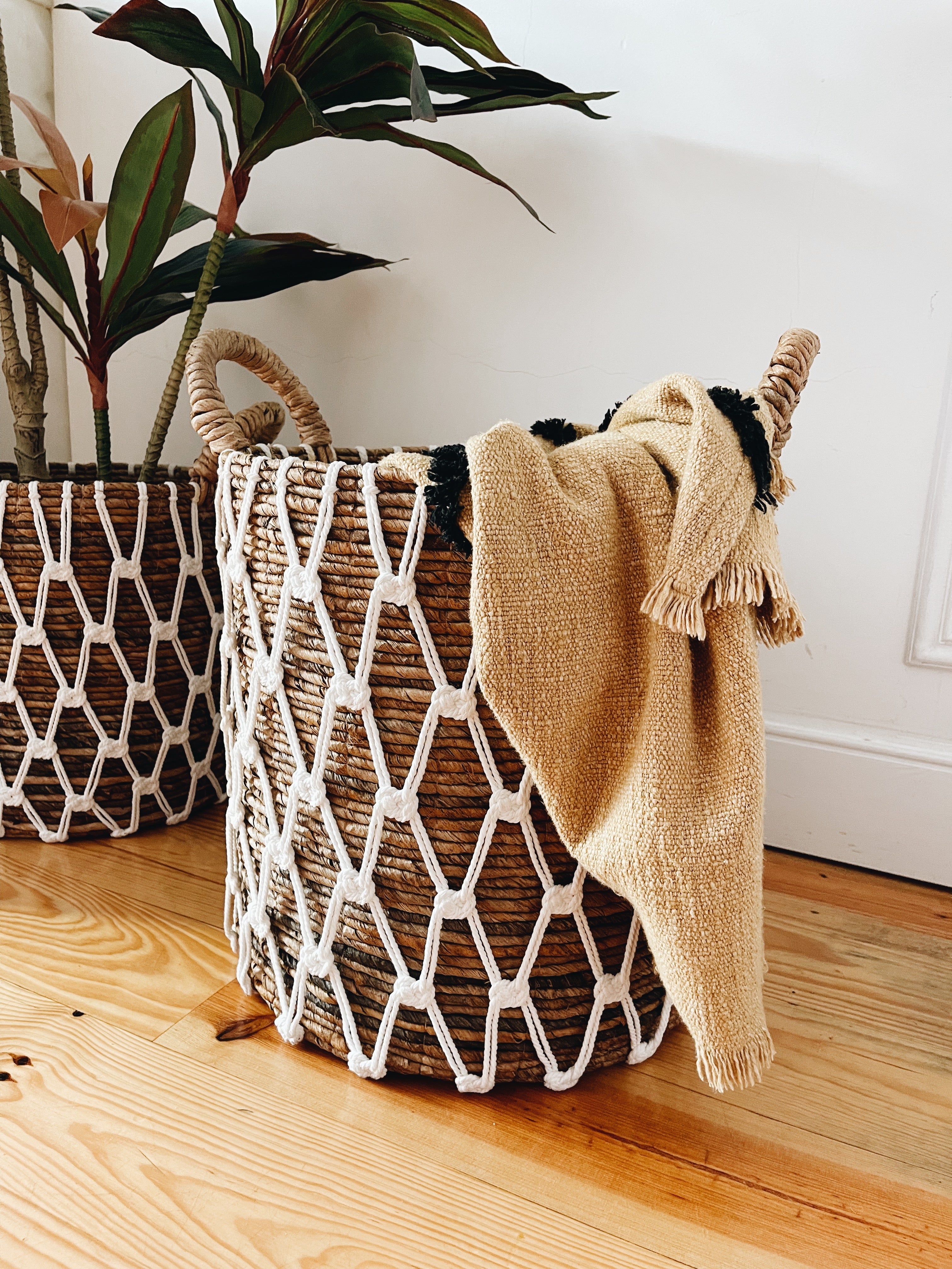 Cabalaki Basket White Pattern