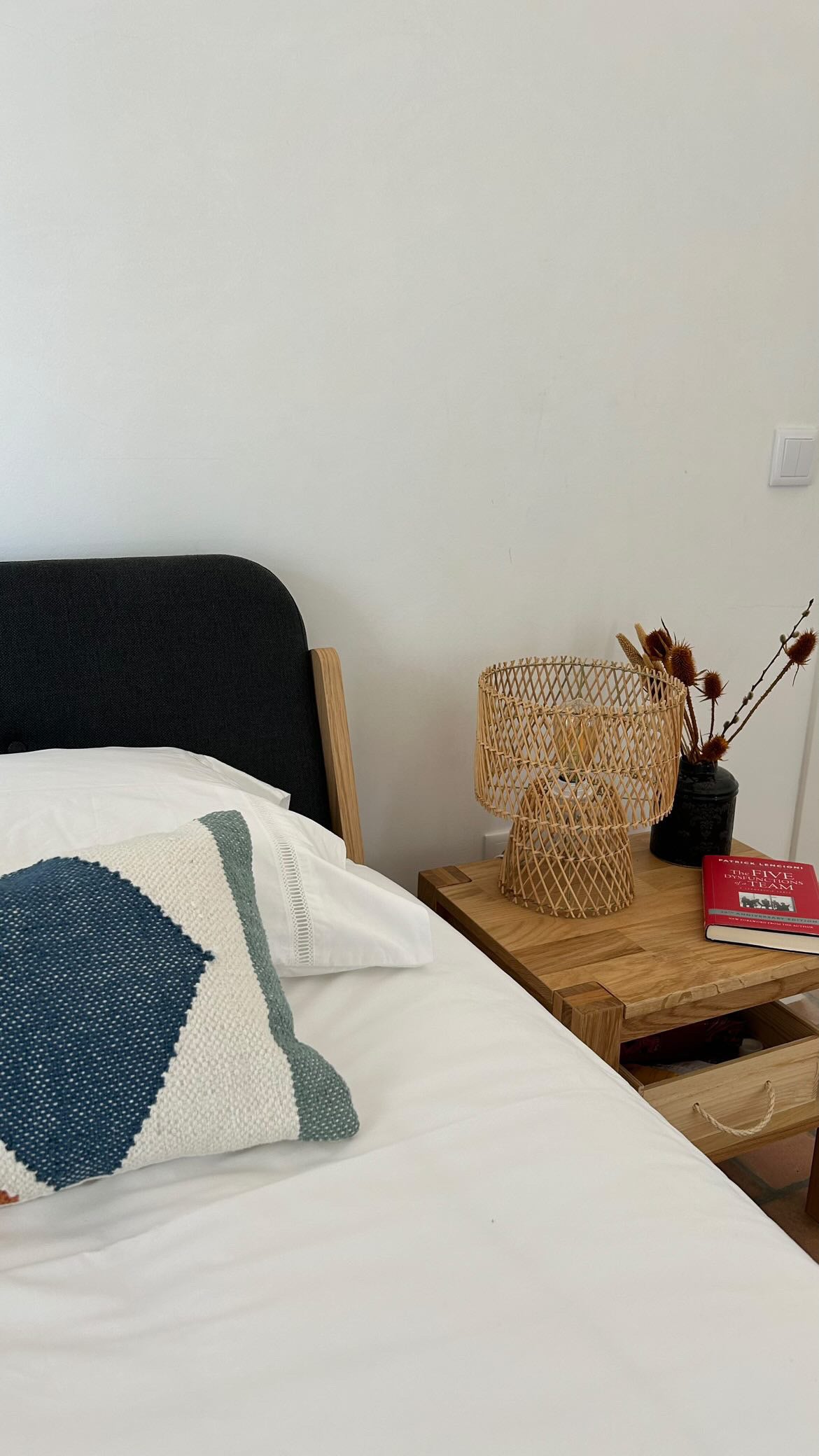 Ainaro Table Lamp