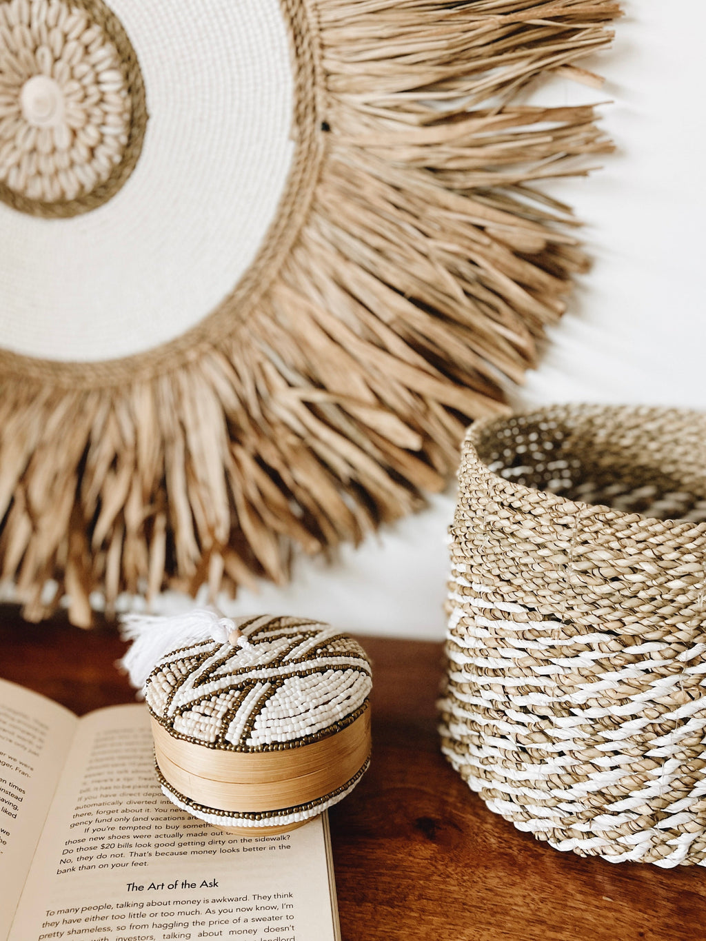 Melasti Round Bead Box with pompom - White and Gold