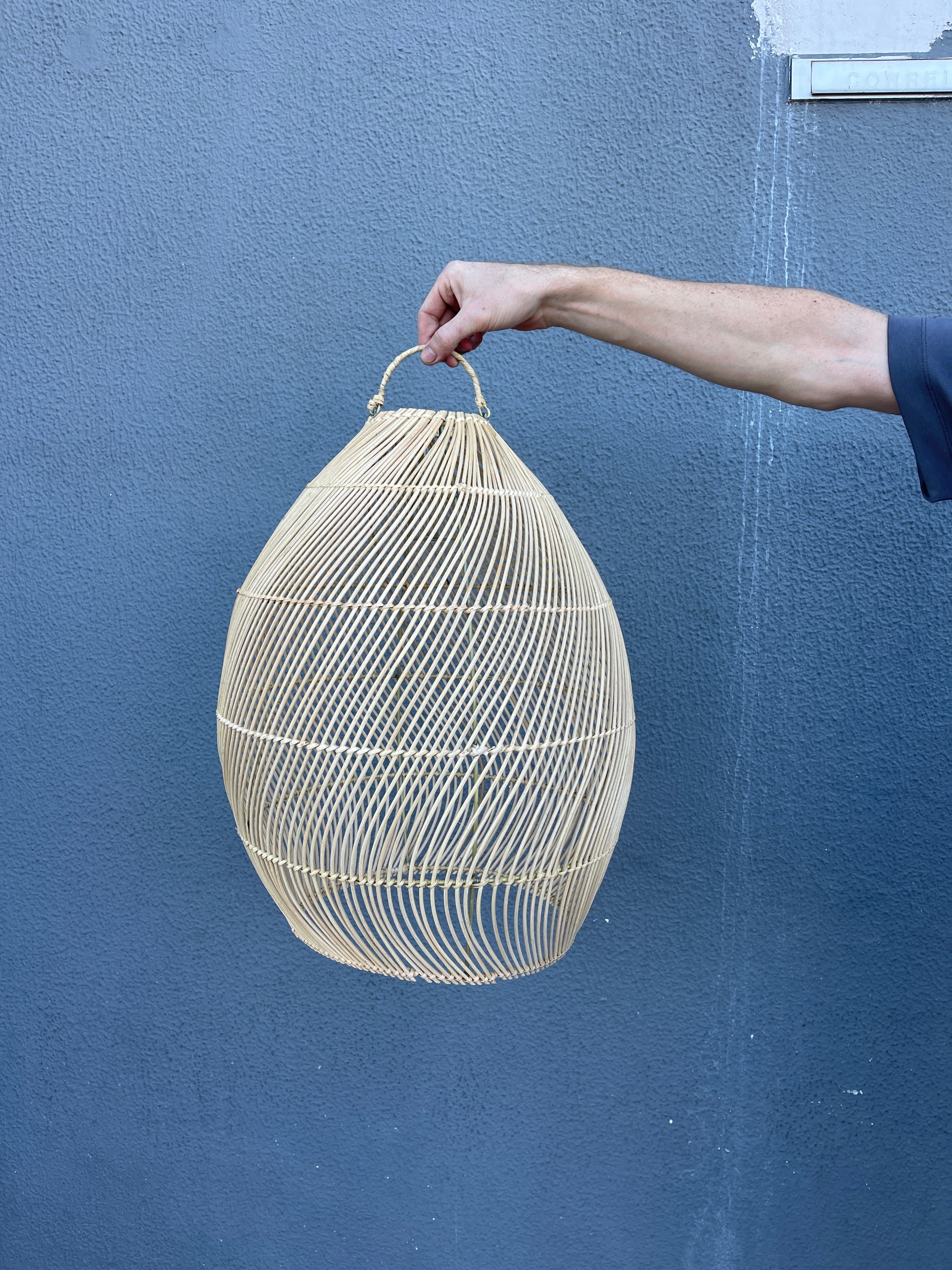 Abajur em Rattan Atauro