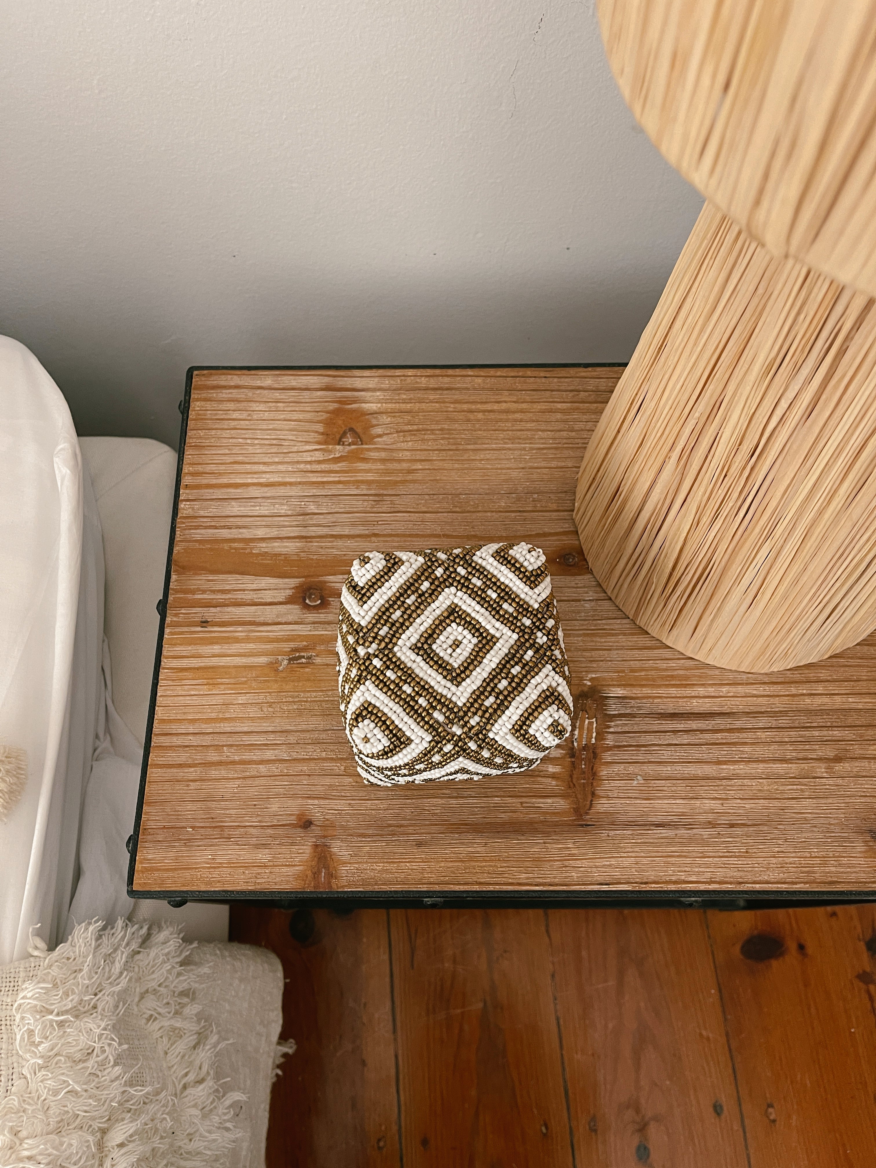 Caixa de Missangas Melasti - Branca e Dourada