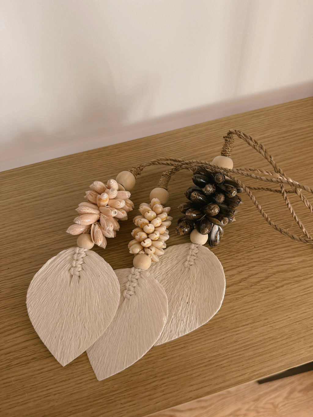Alor Cowrie Leaf Decorative Accessory