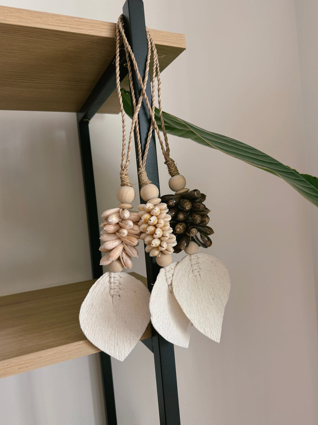 Alor Cowrie Leaf Decorative Accessory