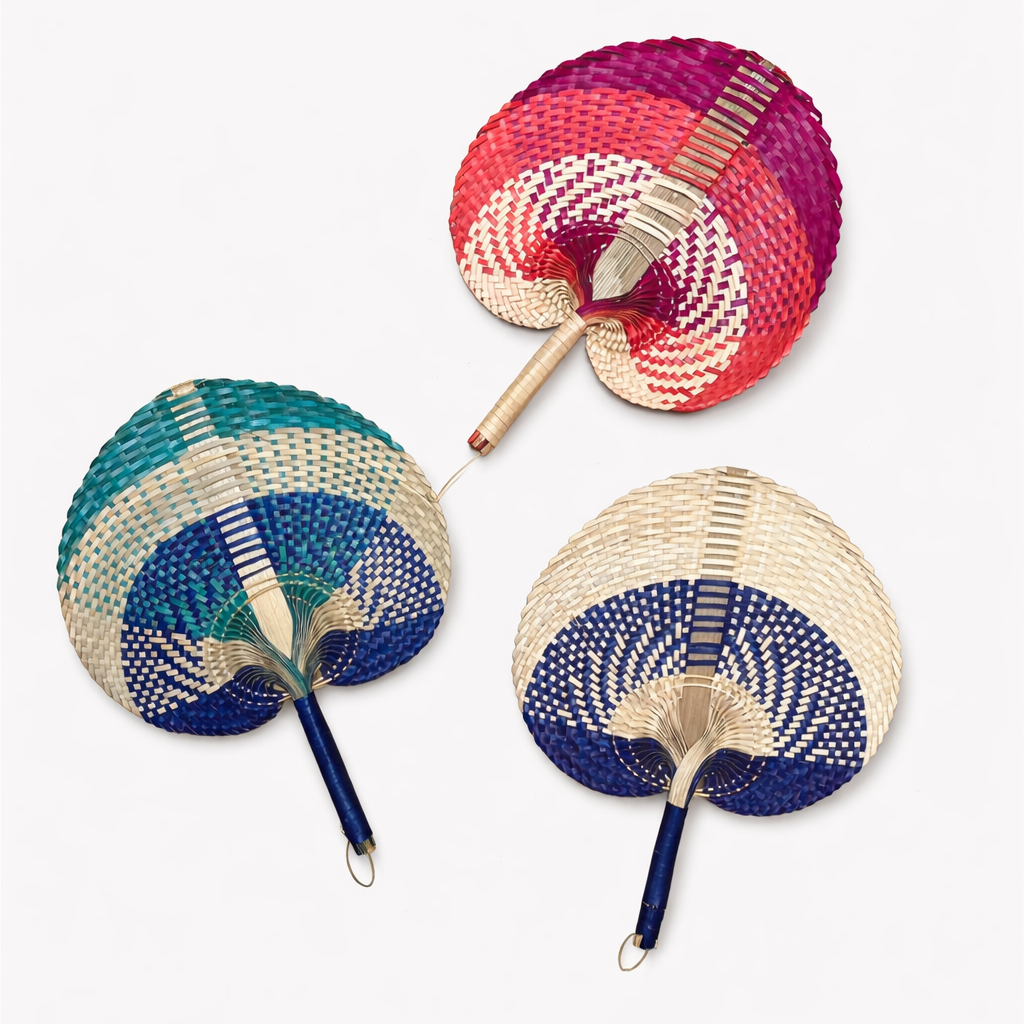 leques decorativos tricolores